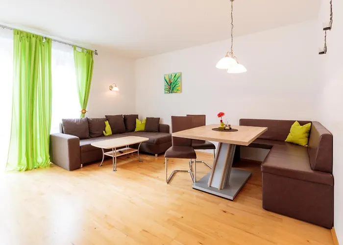 Avenzio Apartament *