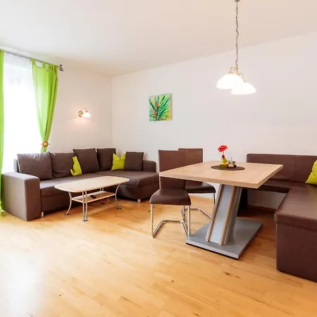 Avenzio Apartment *