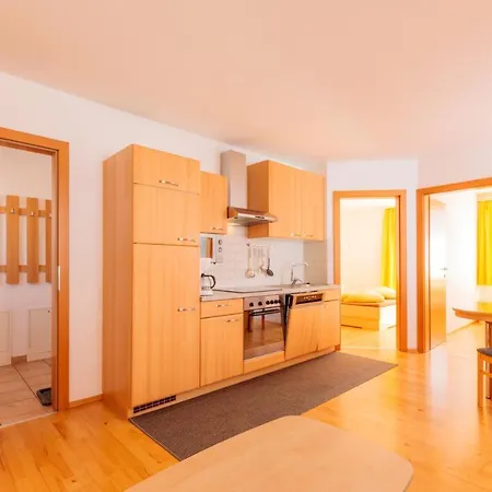 Avenzio Apartment *